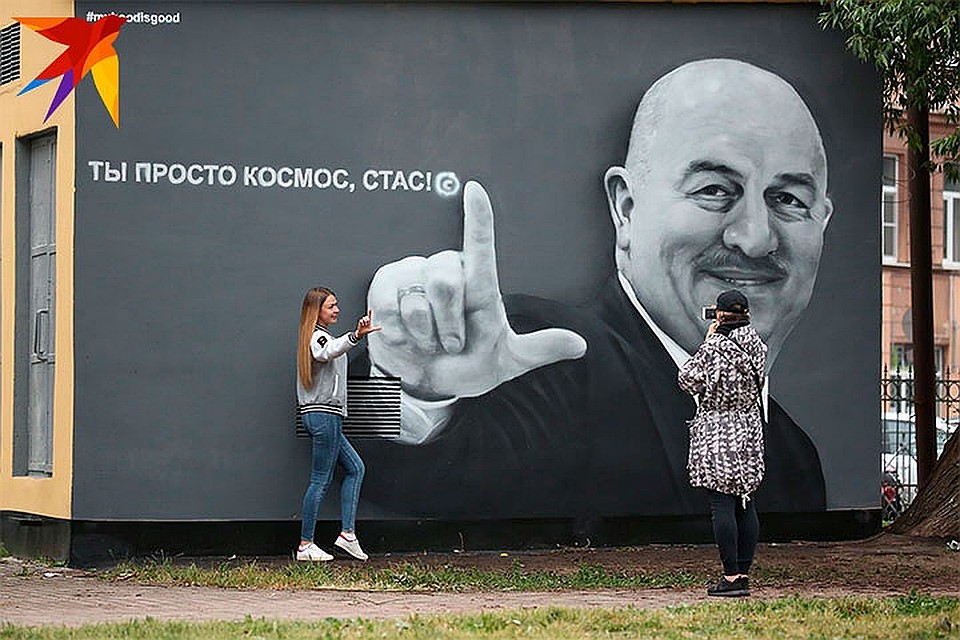 Главные усы отечественного футбола на трансформаторной будке понравились всем, кроме одного из местных жителей