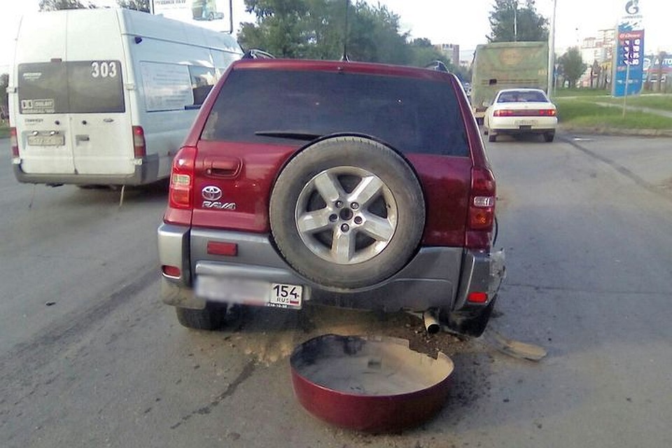 Джипу "досталось" в аварии.