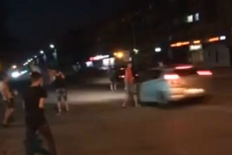 Иномарка пролетела на бешенной скорости.