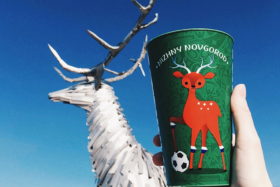 На Фестивале болельщиков в Нижнем Новгороде появятся фирменные стаканы от Артемия Лебедева. Фото предоставлено AB InBev