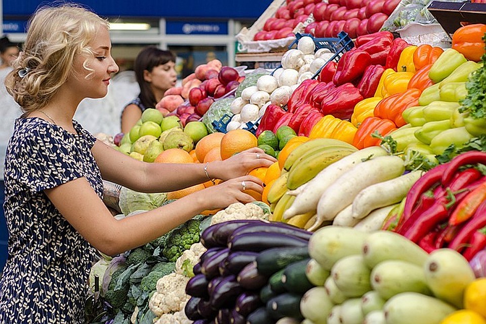 Минтруд намерен добавить в продуктовую корзину россиян больше мяса, овощей и фруктов