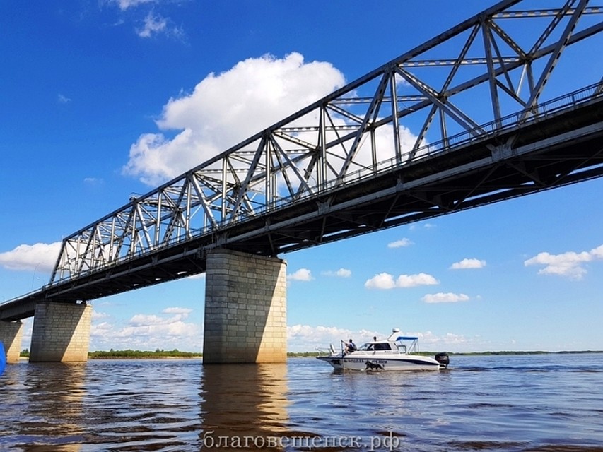 Пока ясно одно - ремонтировать мост надо. Фото: Администрация города Благовещенска