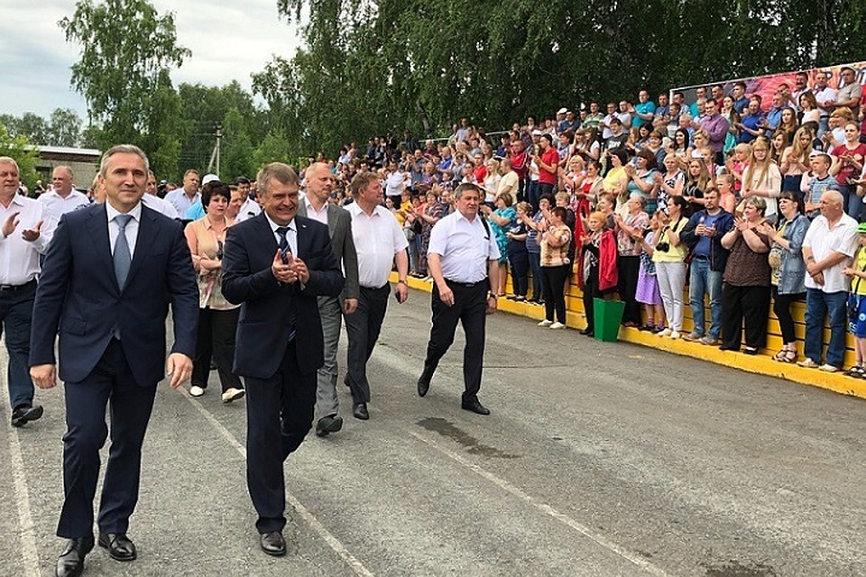 В Армизонском районе Александр Моор посетил фермерскую деревню, школу и стадион «Юность»