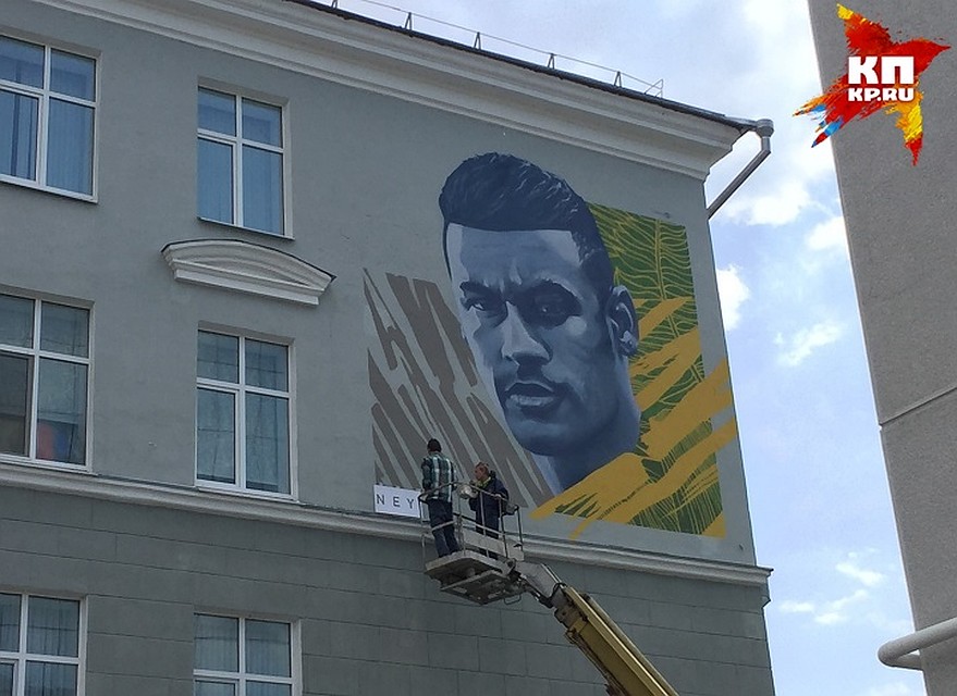 Все футболисты, чьи портреты нарисованы на улицах Казани, уже завершили выступление в мундиале