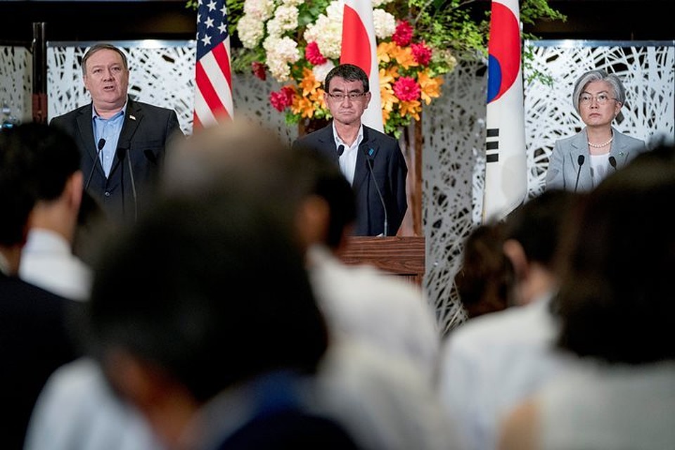 Госсекретарь США Майкл Помпео, министр иностранных дел Японии Тано Коно и министр иностранных дел и торговли Республики Корея Кан Гён Хва