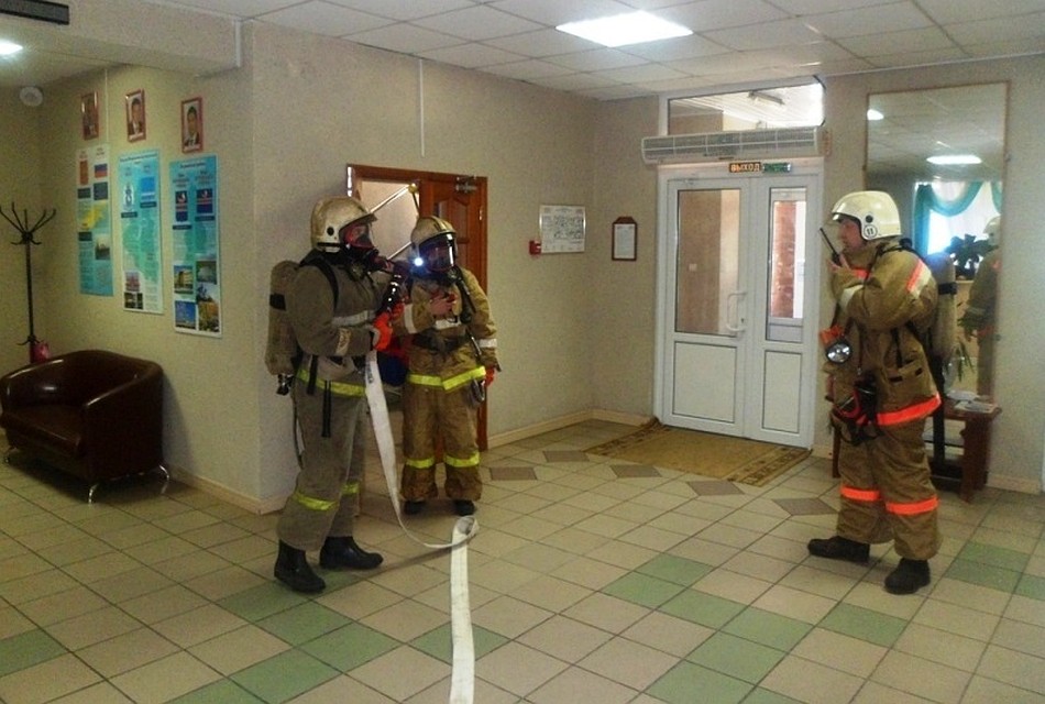 В Тарко-Сале пожарные эвакуировали поликлинику 89.mchs.gov.ru