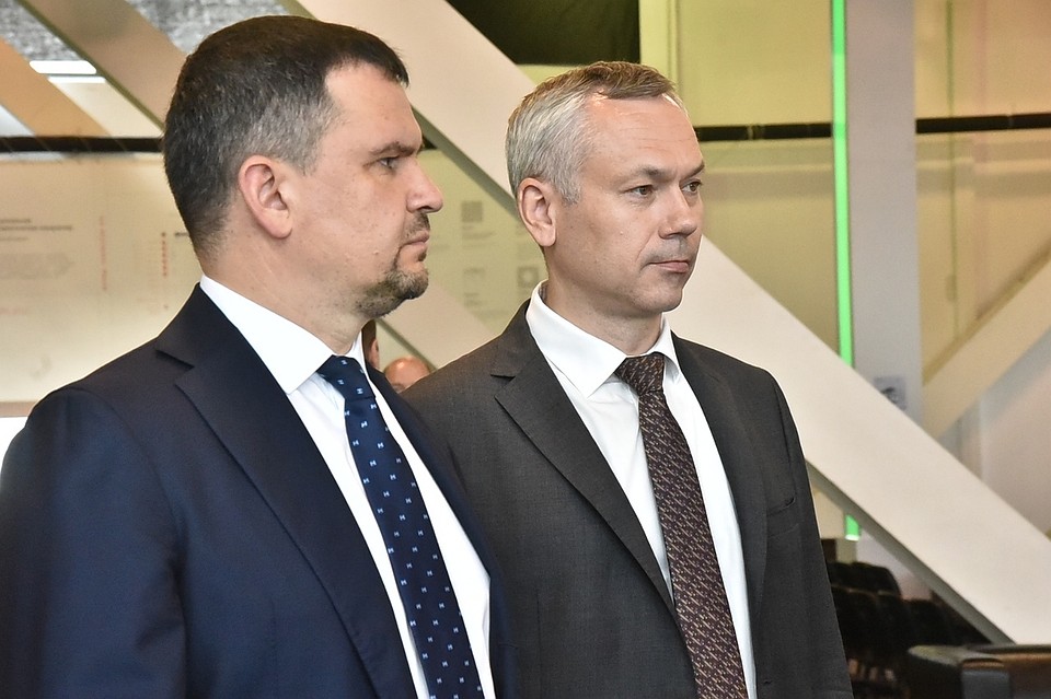 Вице-премьер Максим Акимов и глава региона Андрей Травников обсудили транспортные и инновационные возможности области. Фото: пресс-служба правительства НСО.