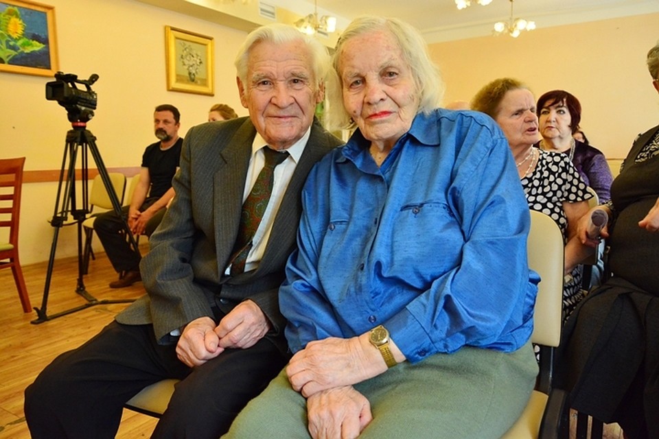 Калининградцы Николай и Ольга Поповы отметили 70-летие супружеской жизни.