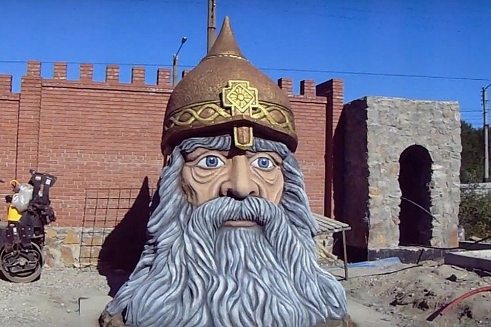 Мурманский детский городок получит целый ряд уникальных изваяний. Это вовсе не типовые сооружения, закупленные в Китае, а сложная ручная работа. Фото: Владимир Колесников