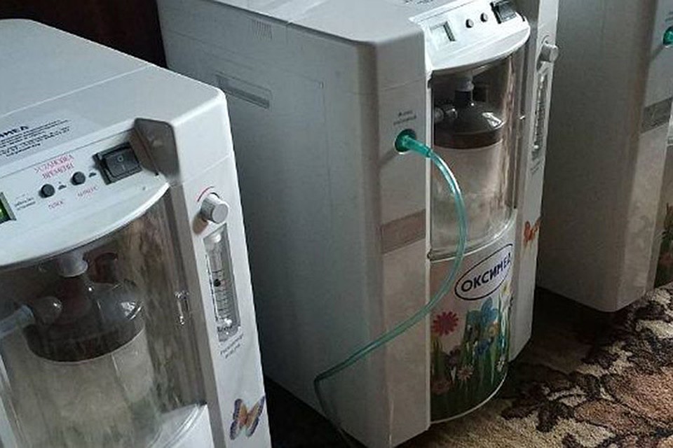 Громоздкое оборудование пришлось поднимать в квартиру через окно. Фото: МЧС по Гомельской области