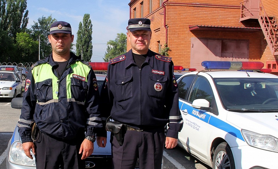 Автоинспекторы помогли родителям добраться до роддома