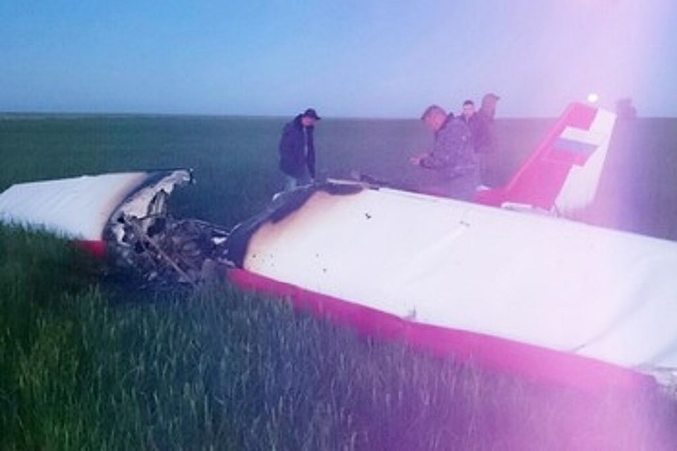 Самолет СП-30 упал в мае во Фроловском районе. Пилот погиб. Фото Южной транспортной прокуратуры.