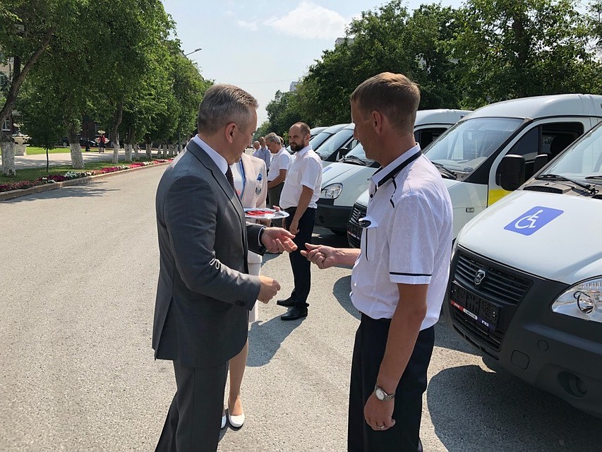 Службу социального такси Тюменской области пополнили 30 новых автомобилей