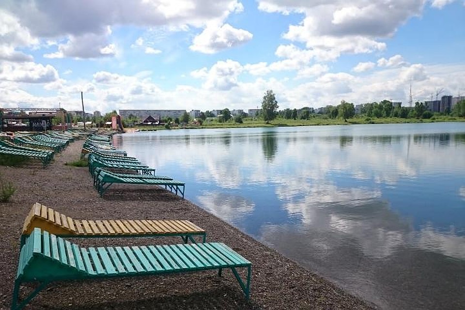 Платный пляж на Красном озере Фото: Фаяз Алекберов