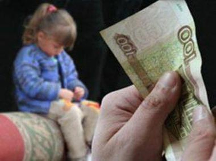 Воркутинец задолжал дочери 400 тысяч рублей