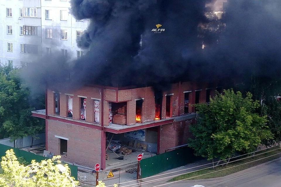 Пожар произошел в Октябрьском районе.