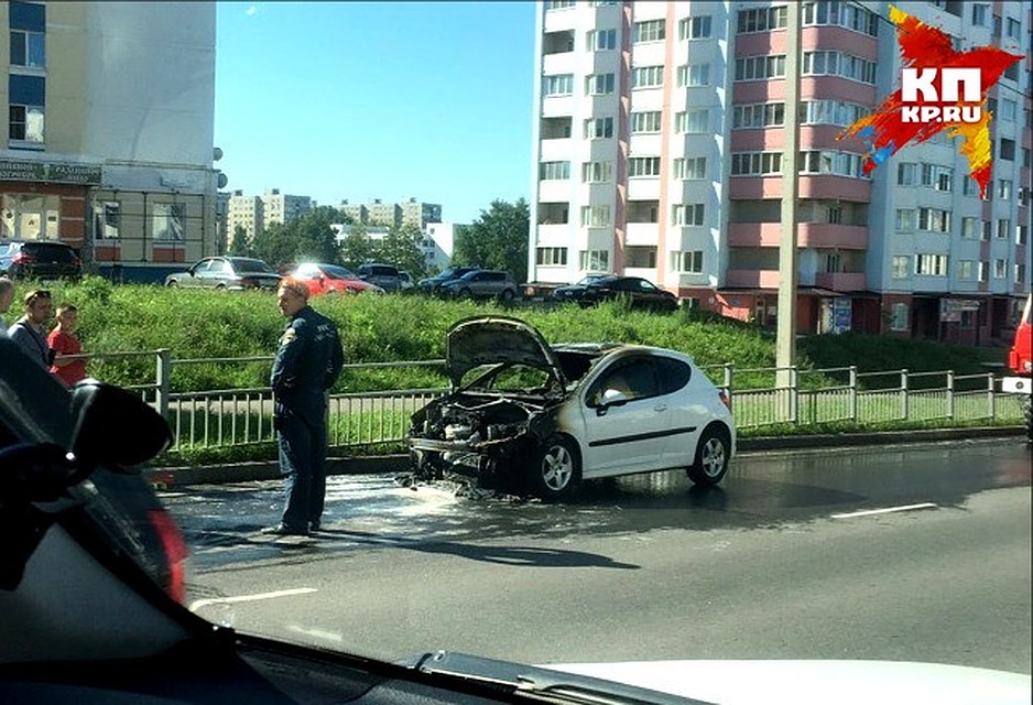 В Орле на улице Раздольной сегодня утром тушили автомобиль