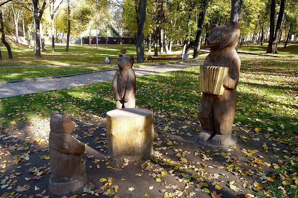 Деревянные скульптуры установили ещё в 2013 году. Фото: ru.livejournal.com.
