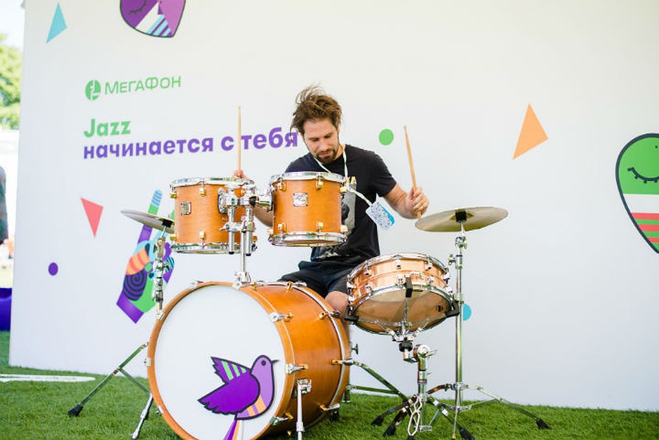 На площадке «МегаФона» была открыта лаунж-зона, где можно сфотографироваться на память в антураже необычной музыкальной фотозоны. Фото предоставлено пресс-службой ПАО «МегаФон»