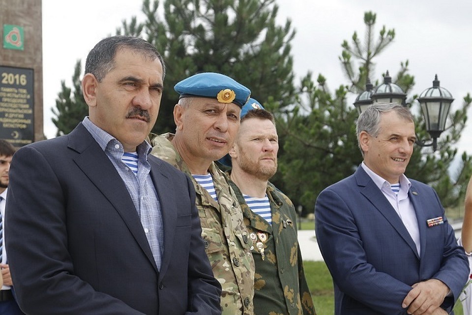 Глава Ингушетии вспомнил о своем десантном прошлом. Фото: www.ingushetia.ru