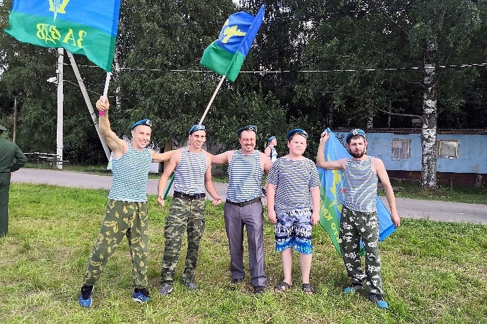 Главными его героями и участниками стали десантники