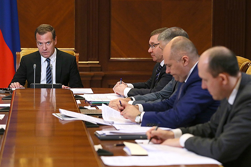 Обращаясь к министрам, Медведев призвал их реально оценивать ресурсы федеральной казны. Фото: Екатерина Штукина/ТАСС