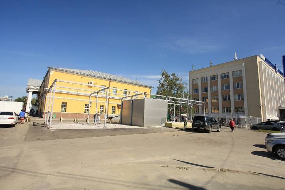 Барнаульцы недовольны строительством автомойки в историческом центре. Фото Игоря Янцена.