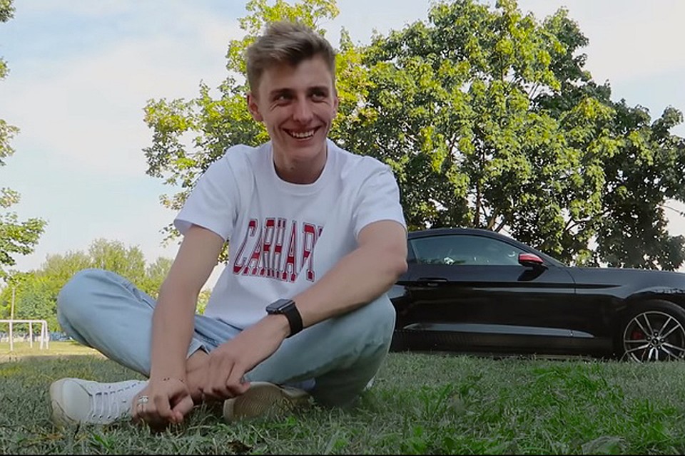 Влад Бумага пробрел себе Ford Mustang шестого поколения. Фото: скриншот видео Влада Бумаги.