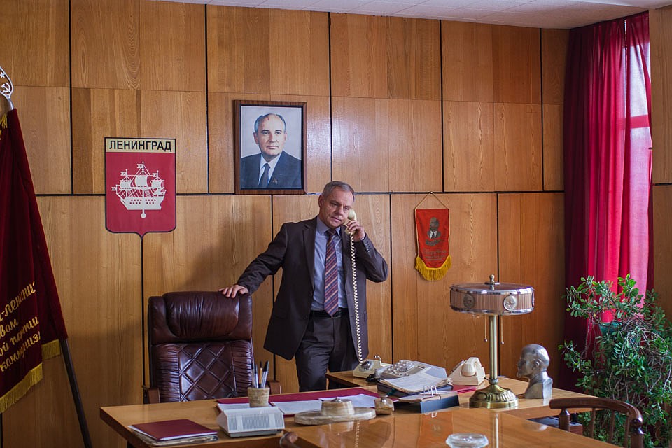 Завотделом культуры Ленинградского обкома партии Борис Ефремович Зайков (Александр Мохов).