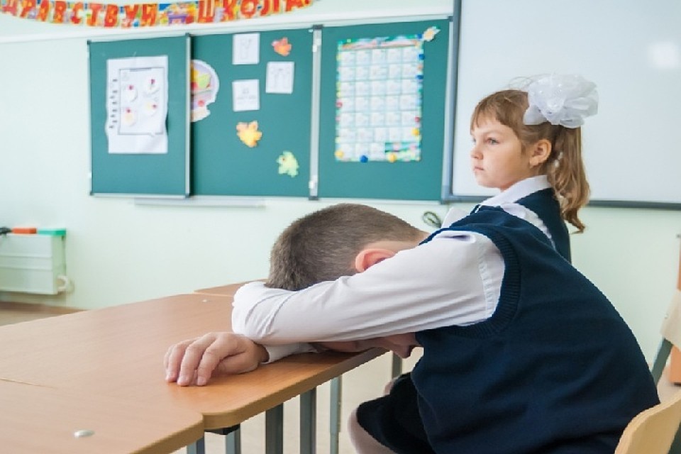 Министерство образования то отменяет домашнее задание вовсе, то вновь вводит, ограничивая по времени. Фото: mir24.tv
