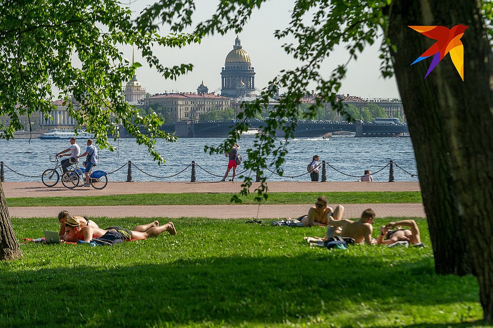 Лето не спешит уходить из Санкт-Петербурга