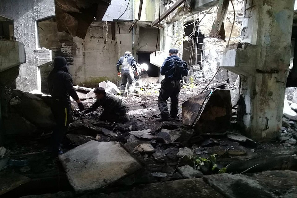 Число жертв обрушения котельной бывшего завода на Сахалине увеличилось до трех