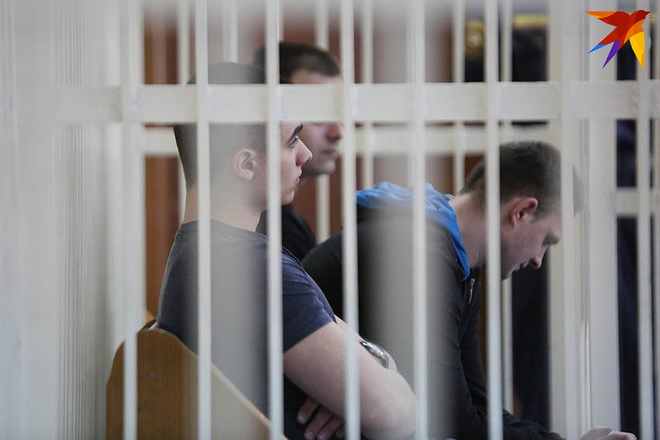 На скамье подсудимых - трое сержантов: Евгений Барановский, Егор Скуратович, Антон Вяжевич.