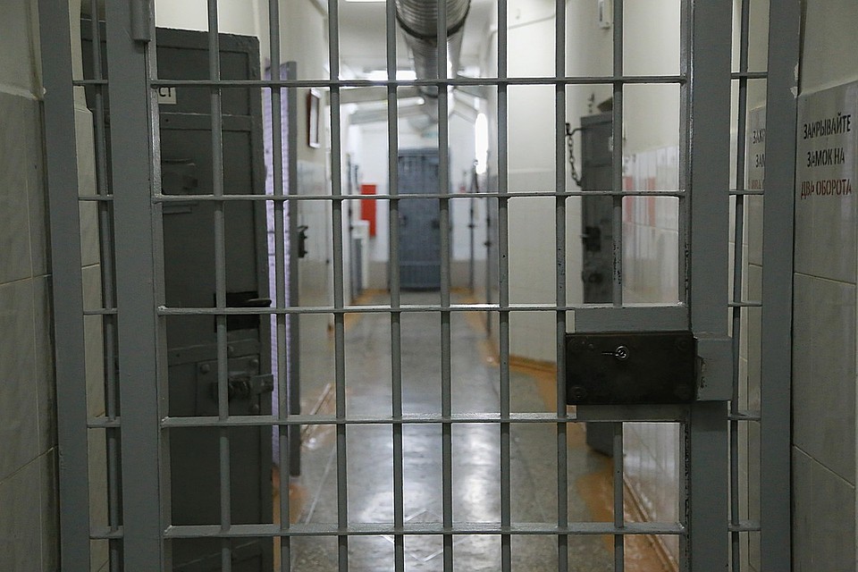 Жителю Лесосибирска, с особой жестокостью убившему жену на глазах дочери, дали 15 лет колонии