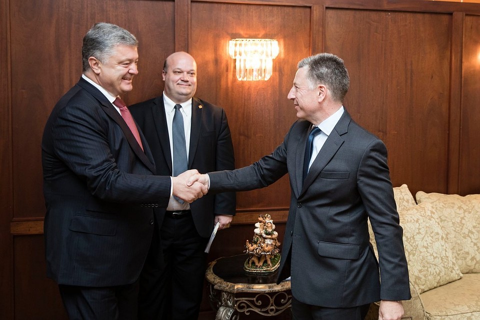 Президент Украины Петр Порошенко и спецпредставитель Госдепартамента США по Украине Курт Волкер
