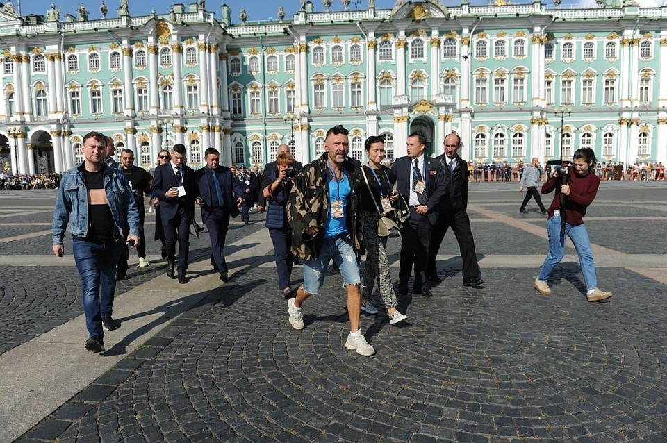 Шнур дал концерт на Невском