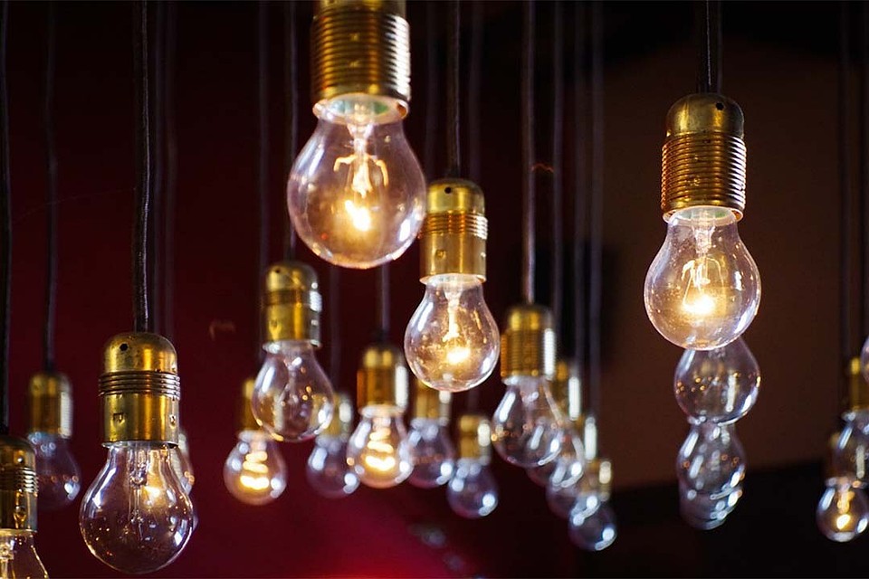 Электричество появится в домах в 20.00. Фото: pixabay.com