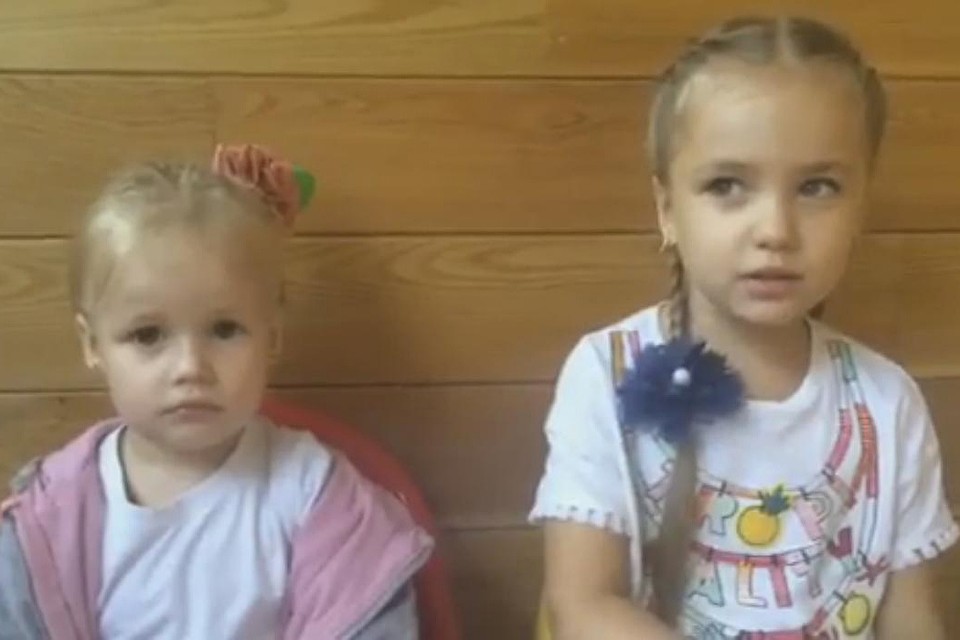 Внучки ждут, что любимый дедушка скоро придет в гости