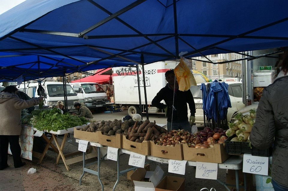 В этом году немало крестьянских хозяйств пострадали от проливных дождей, но урожай на продажу есть всегда