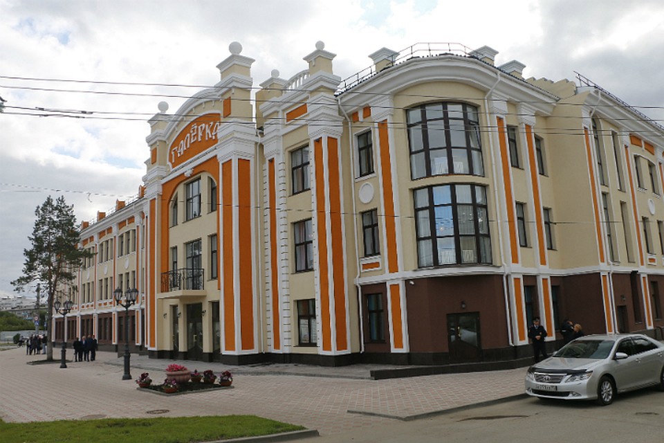Площадь здания в результате реконструкции и строительства дополнительных помещений увеличилась практически в 3 раза, зрительный зал рассчитан на 300 мест.