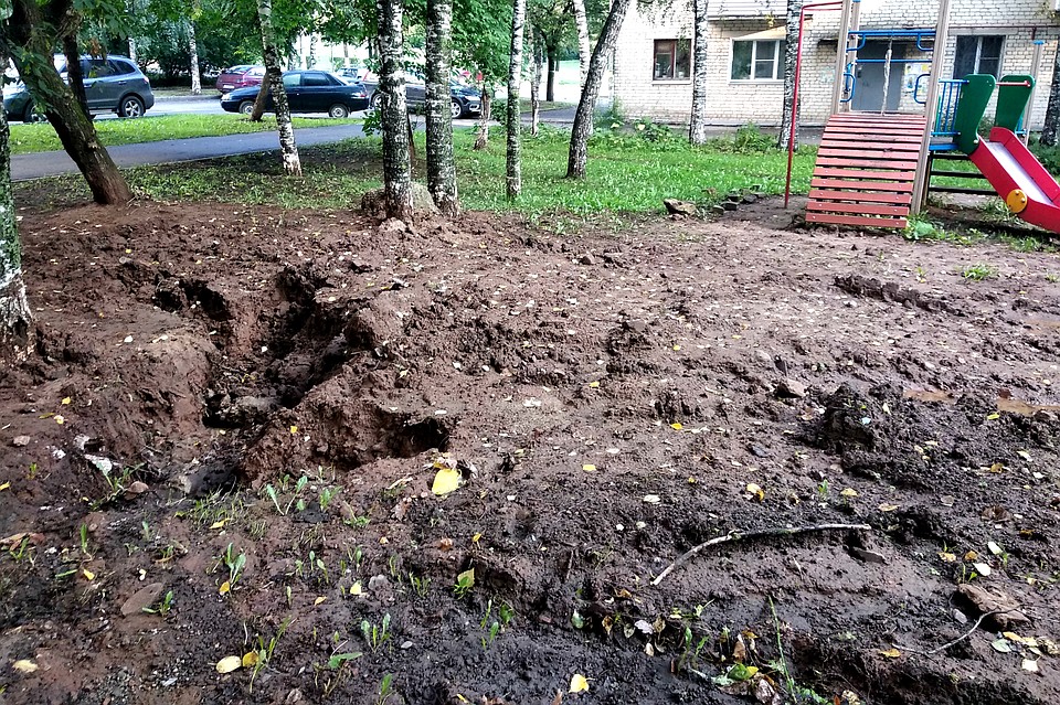 Кировчанин в социальной сети опубликовал фотографии обваленного грунта. Фото: vk.com/zlo43