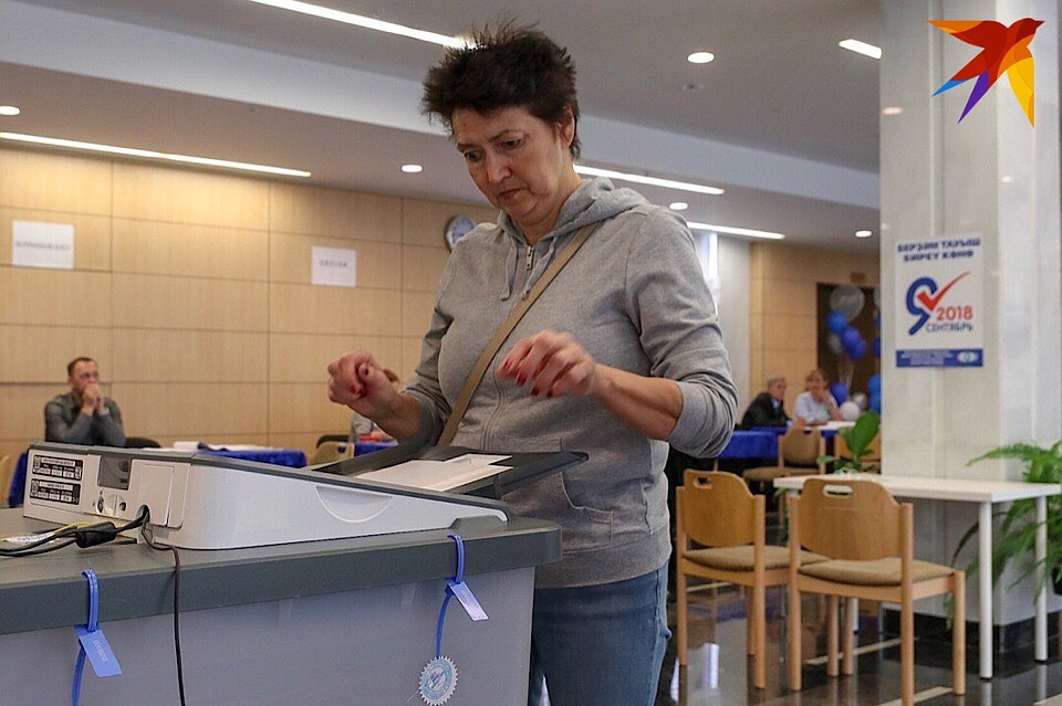 Взрослые и пожилые люди предпочитают приходить голосовать с раннего утра