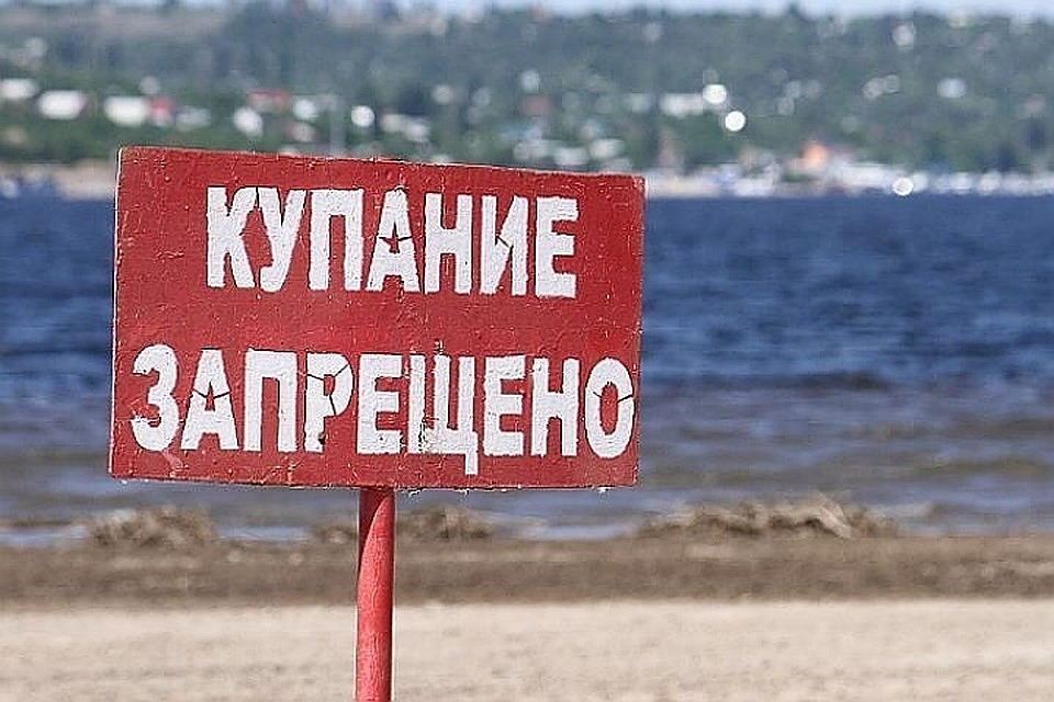 На курорте уже несколько дней действует запрет на купание.