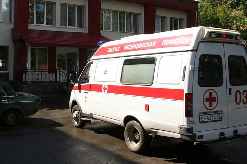 Женщине едва не оторвало руку на заводе в Новокузнецке