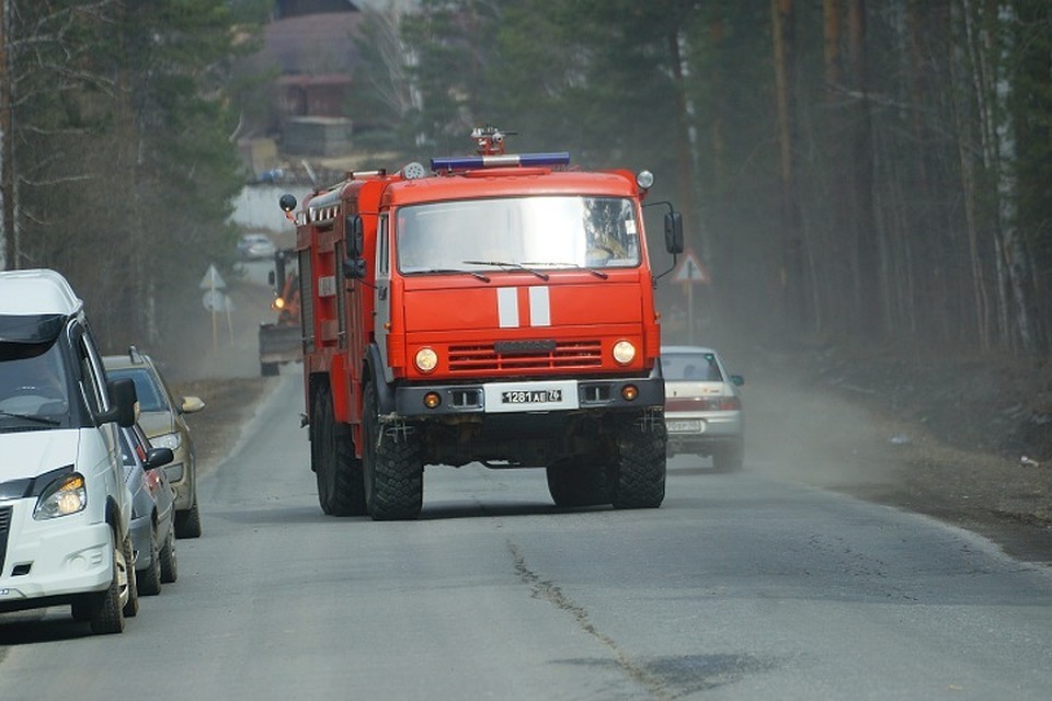 Машину тушили 2 автоцистерны