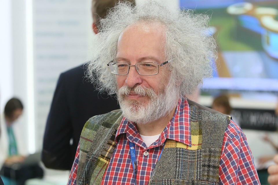 Алексей Алексеевич пообщается с гостями о журналистике, истории, выборах и многом другом.