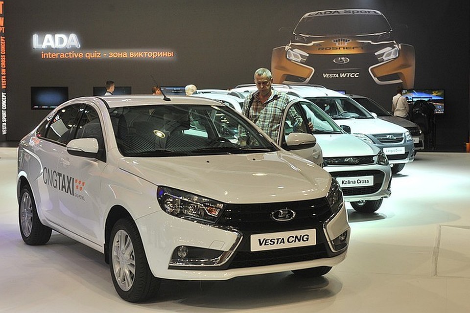 Lada остается самой популярной маркой авто в Петербурге.