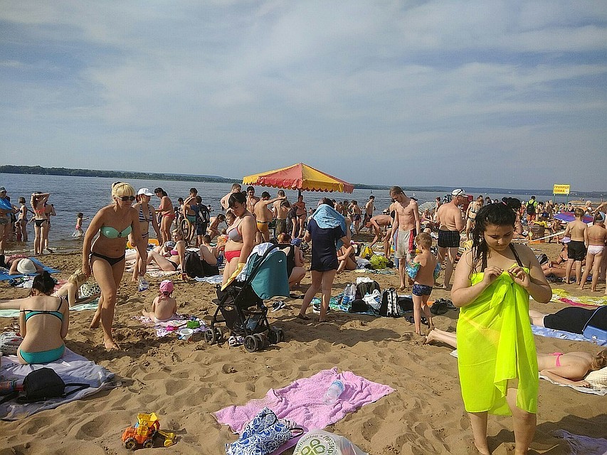 Горожане больше всего любят отдыхать на пляжах на набережной Волги
