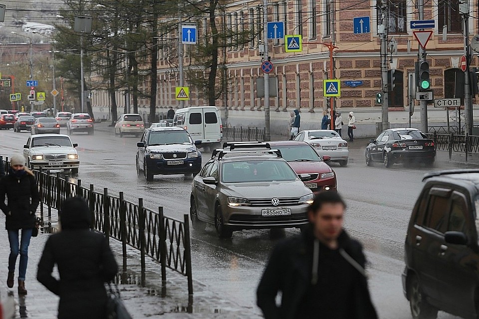 На Красноярск снова надвигается ливень с сильным ветром.