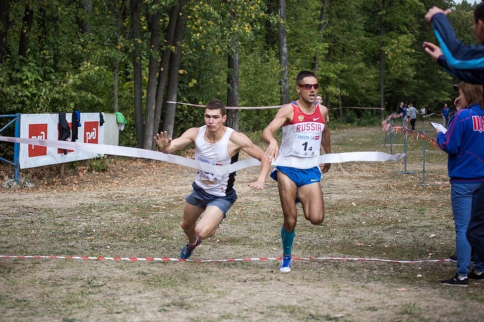 За медали чемпионата мира вооруженных сил РФ по легкоатлетическому кроссу боролся 61 спортсмен. Фото: ЦСКА/Самара